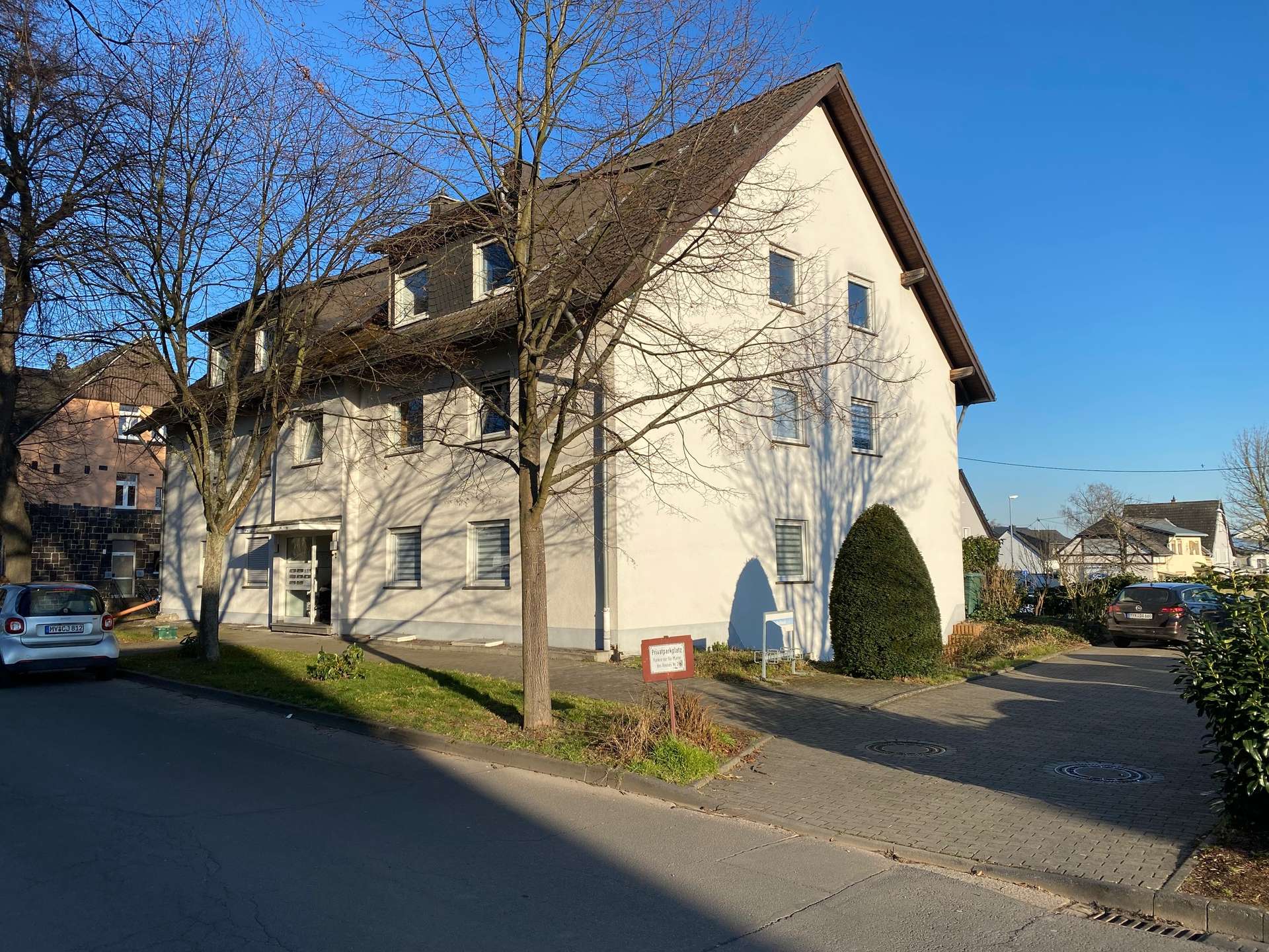 Helle Obergeschosswohnung mit Balkon und Stellplatz in guter Lage!
